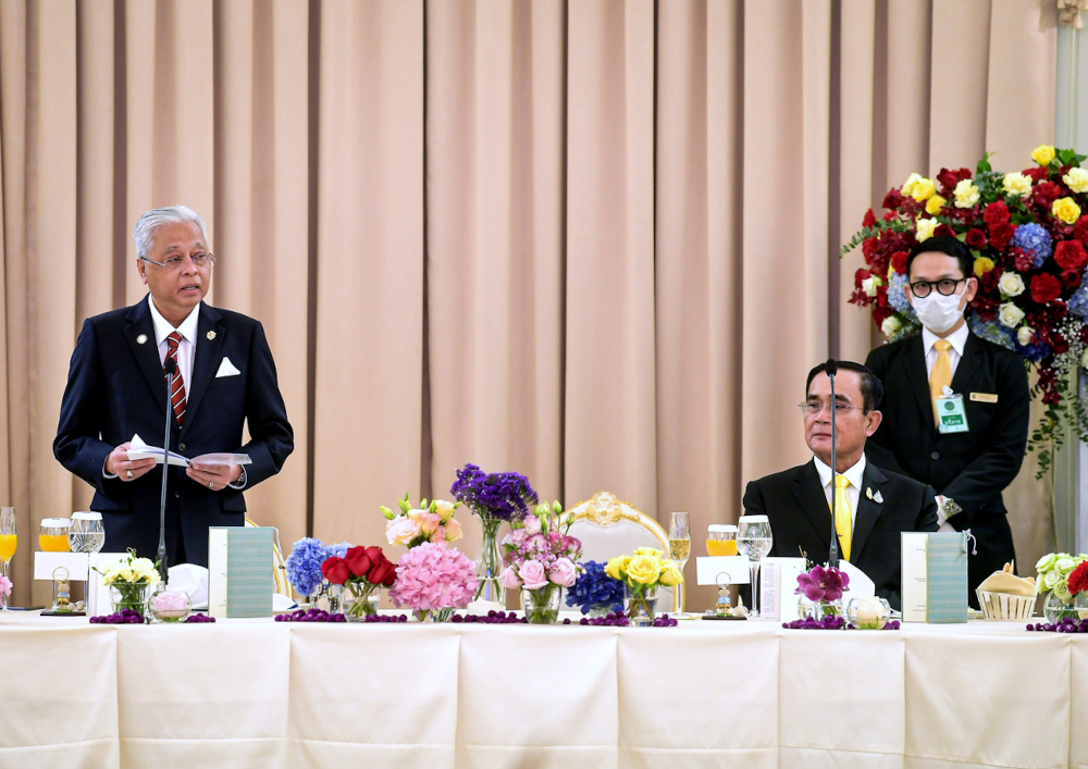 2022 年 2 月 25 日，总理拿督斯里·伊斯梅尔·萨布里·雅科布与泰国总理巴育·陈奥查共进晚餐，同时总理在曼谷政府大楼进行正式访问。 — Bernama pic