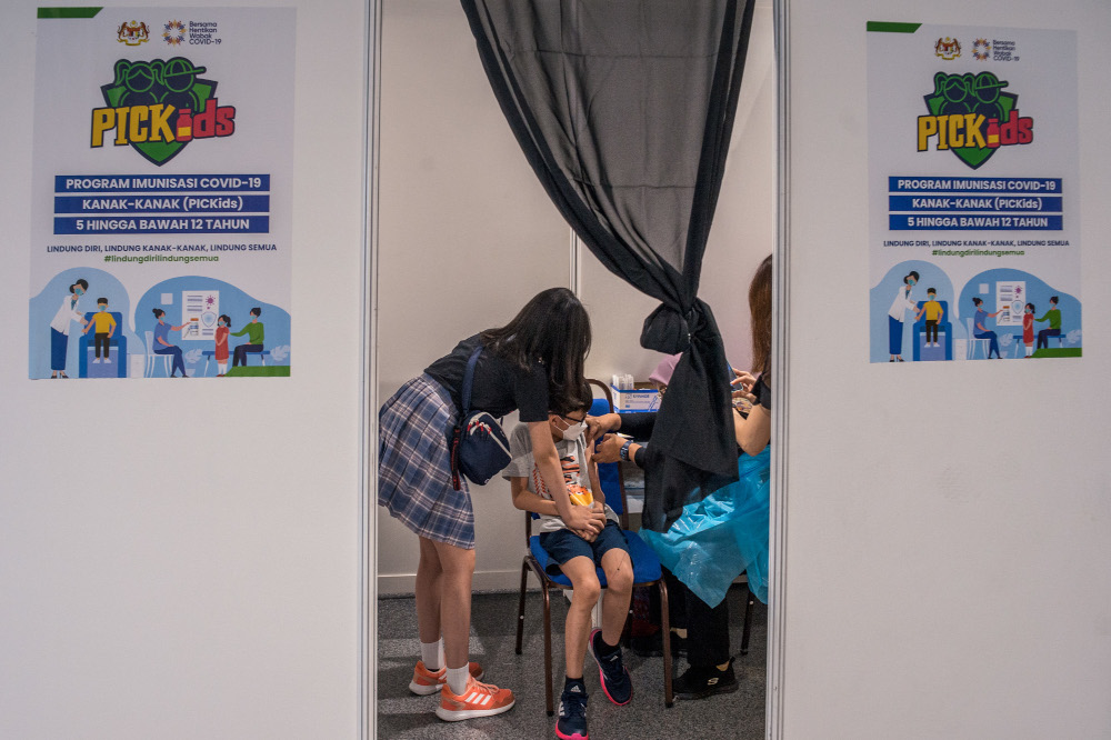 Children between the ages of five and 12 get their Covid-19 vaccine during the National Covid-19 Immunisation Programme for Kids (PICKids) at Axiata Arena in Bukit Jalil, February 3, 2022. u00e2u20acu201d Picture by Shafwan Zaidon