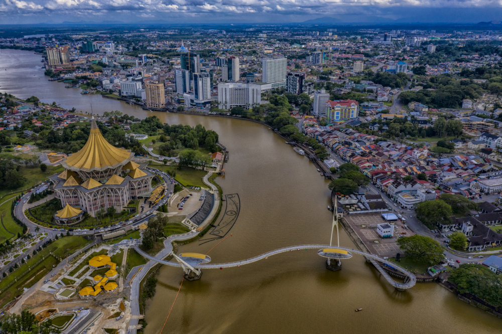 State Tourism, Creative Industry and Performing Arts Minister Datuk Seri Abdul Karim Rahman Hamzah said as the state that shares borders with Brunei, Sarawak would definitely benefit from the reopening of the borders. u00e2u20acu201d Bernama pic 