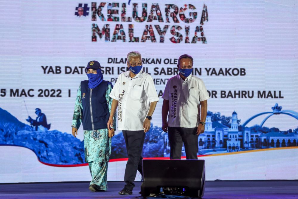 Prime Minister Datuk Seri Ismail Sabri Yaakob attends (centre) together with Johor Menteri Besar Datuk Hasni Mohammad (right) Minister of National Unity Datuk Halimah Mohamed Sadique (left) during the launch of the Aspirasi Keluarga Malaysia Tour in Datar