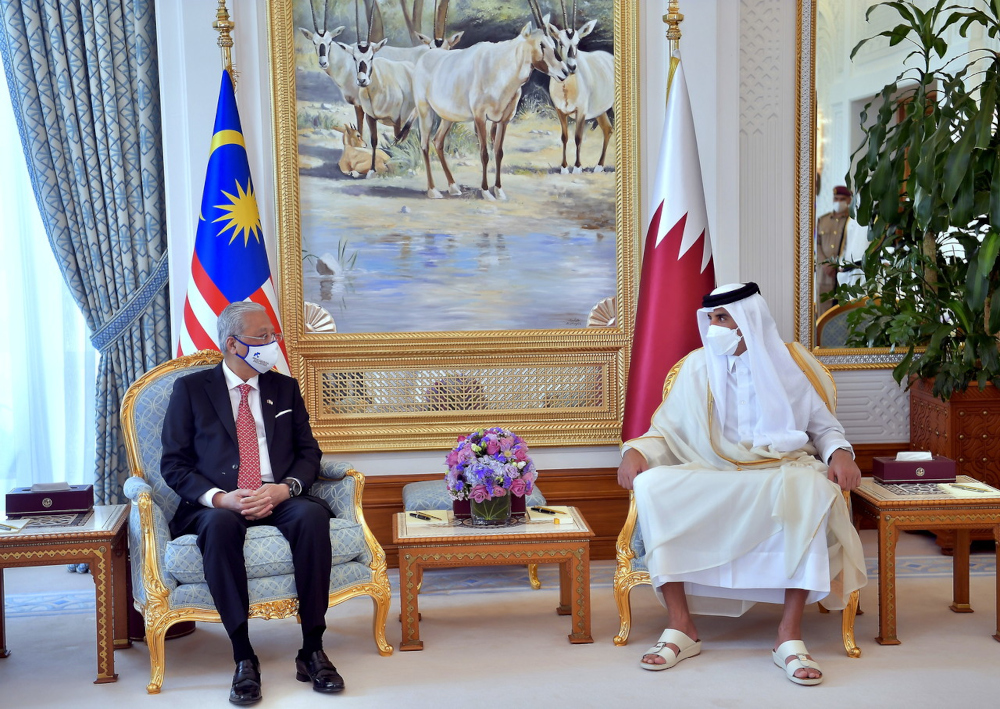 总理拿督斯里伊斯梅尔萨布里雅科布在 2022 年 3 月 29 日在埃米尔迪万对卡塔尔进行为期三天的正式访问时会见了卡塔尔埃米尔谢赫塔米姆本哈马德阿勒萨尼。 — Bernama pic