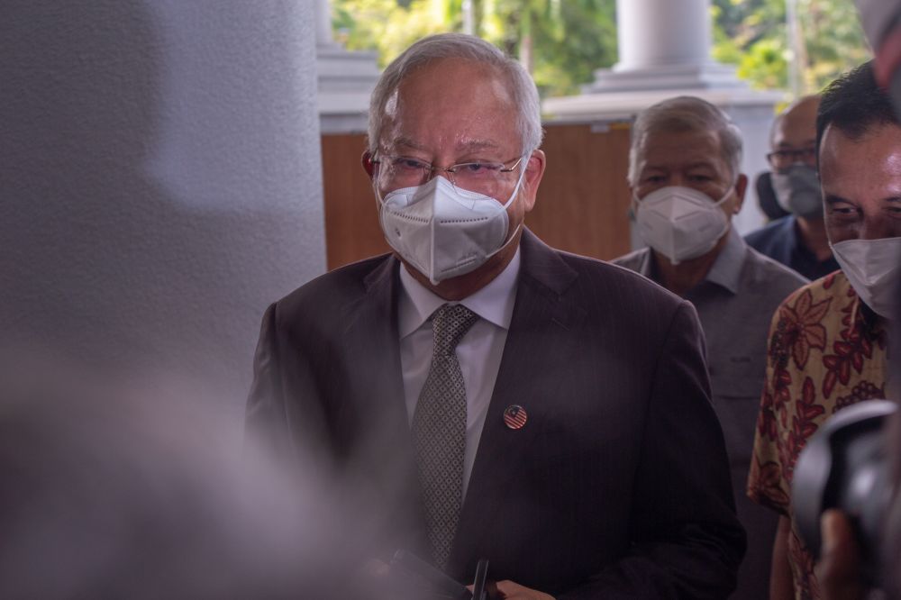 Datuk Seri Najib Razak arrives at the Kuala Lumpur High Court March 21, 2022. u00e2u20acu201d Picture by Shafwan Zaidon