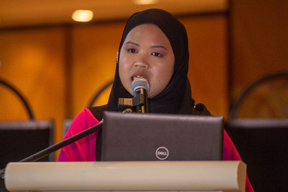 Sisters In Islam senior legal officer Ireeny Muzammel sharing the statistics and findings during the launch of the Telenisa Statistics and Findings 2021 Book in Kuala Lumpur, April 20, 2022. u00e2u20acu201d Picture by Shafwan Zaidon