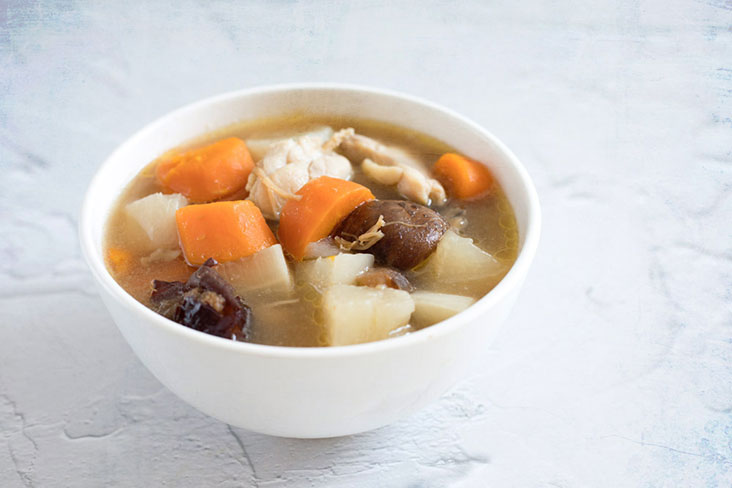 Nutre tu mente, cuerpo y alma con esta sopa de rábano blanco y zanahoria.  - Fotos de CK Lim.