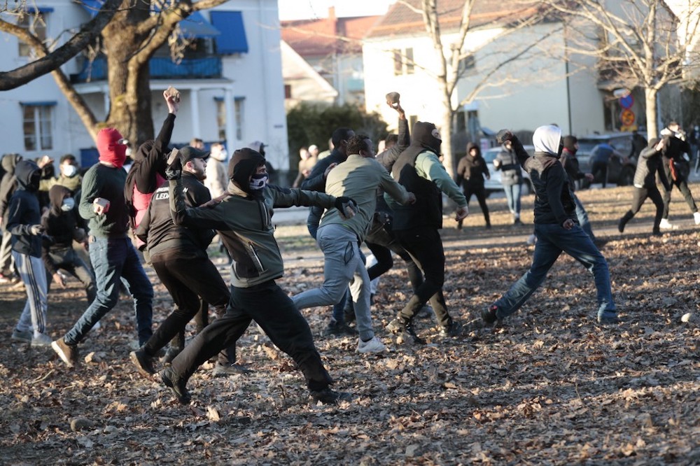 Counter-protesters throw stones in the park Sveaparken in Orebro, south-centre Sweden on April 15, 2022, where Danish far-right party Stram Kurs had permission for a square meeting on Good Friday. u00e2u20acu201d AFP picnn