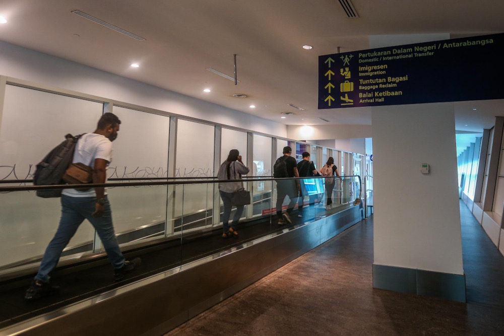 Travellers arriving at Kuala Lumpur International Airport (KLIA2) on the first day of Malaysia’s border reopening, April 1, 2022. — Picture by Hari Anggara