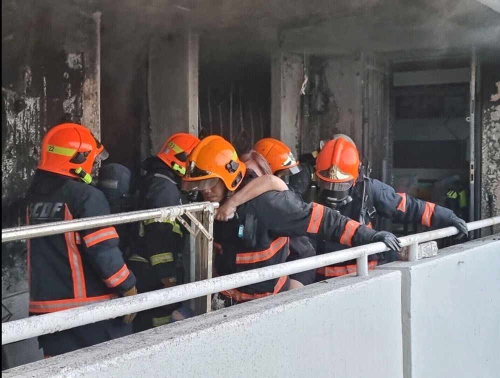 Firefighters on the fourth floor of Block 409, Bedok North Avenue 2 on May 13, 2022. u00e2u20acu201d Singapore Civil Defence Force/Facebook pic