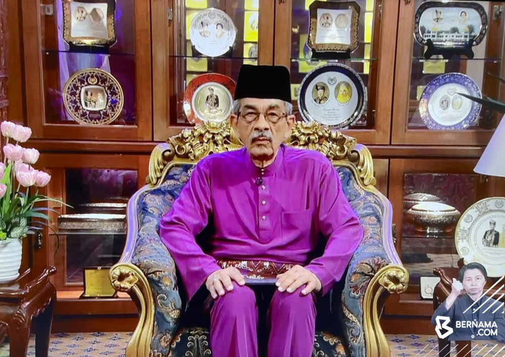 The Keeper of the Rulersu00e2u20acu2122 Seal Tan Sri Syed Danial Syed Ahmad today announced that Muslims in Malaysia will observe the first day of the Aidilfitri holy month tomorrow. u00e2u20acu201d Picture via Twitter/Bernama
