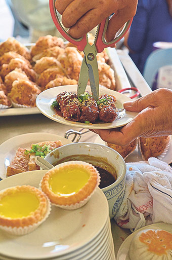 Try the egg tarts and sweet and sour rolls from Zui Le Xuan; a neighbourhood coffee shop turned into a dim sum restaurant in First Garden