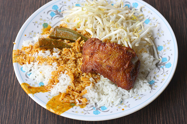Pick a piece of fried chicken or fish with rice drizzled with fish curry and bean sprouts at Bangsar Fish Head Corner for RM3.