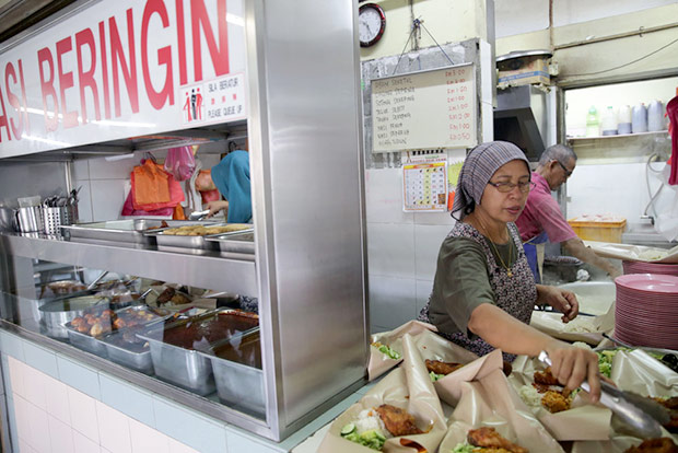 You can work out the price of your lunch at the Nasi Beringin stall as they display their prices on a board.