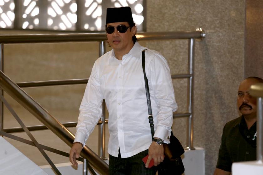 Datuk Seri Mahmud Abu Bekir Abdul Taib arrive at the Kuala Lumpur Syariah Court, November 6, 2013. u00e2u20acu201d Picture by Saw Siow Febg