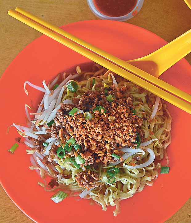 The Hakka mee with a savoury minced pork gravy topping is one of the more popular choices, and it was not hard to understand why