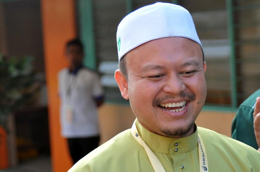 Mohd Azam Abdul Samat is the new Sungai Limau state assemblyman after he won with a 1,084 majority. u00e2u20acu201d Picture by K.E. Ooi