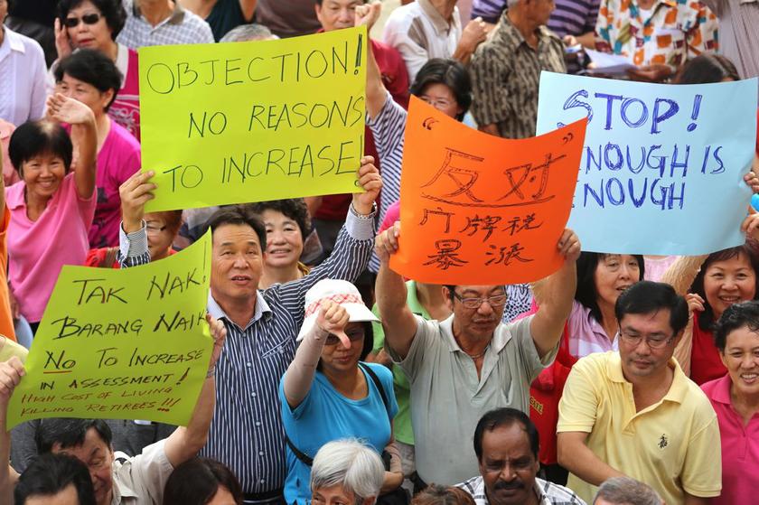 Residents of the Seputeh suburb protest against the assessment rate hike. November 18, 2103. Picture by Choo Choy May