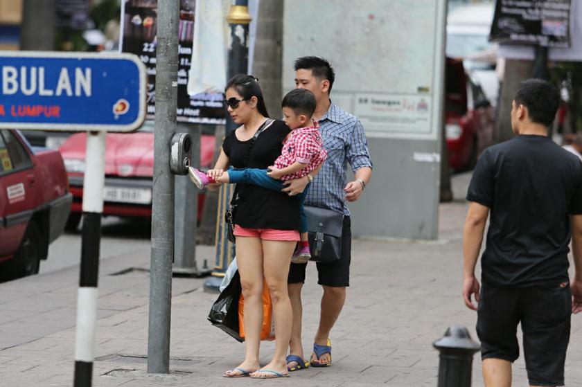 Mothers carry their babies close to them as they walk about in Jalan Bukit Bintang. u00e2u20acu201c Picture by Choo Choy May