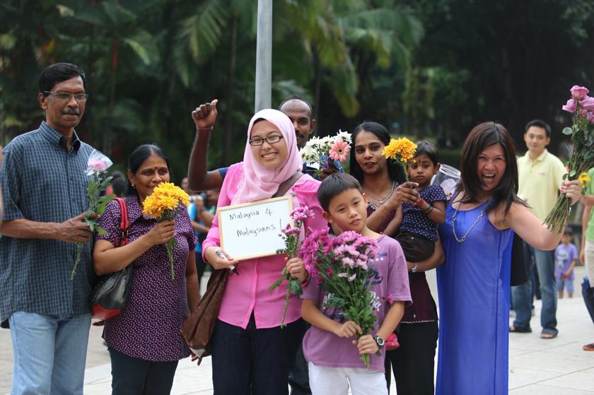 Malaysians gather at a city park in Kuala Lumpur to gift passers-by flowers, chocolates and balloons on January 26, 2013 to promote interfaith harmony. u00e2u20acu201d Picture by Choo Choy May