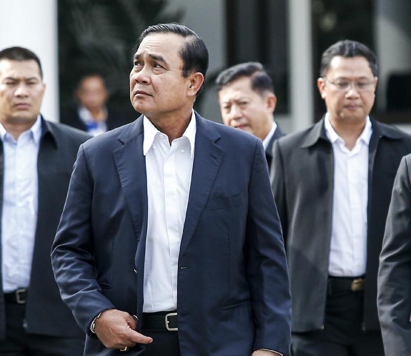 General Prayuth Chan-ocha (front L), Commander-in-Chief of Royal Thai Army, arrives at The Royal Thai Armed Forces Headquarters in Bangkok December 14, 2013, declining to take sides or say if a February election should take place Reuters